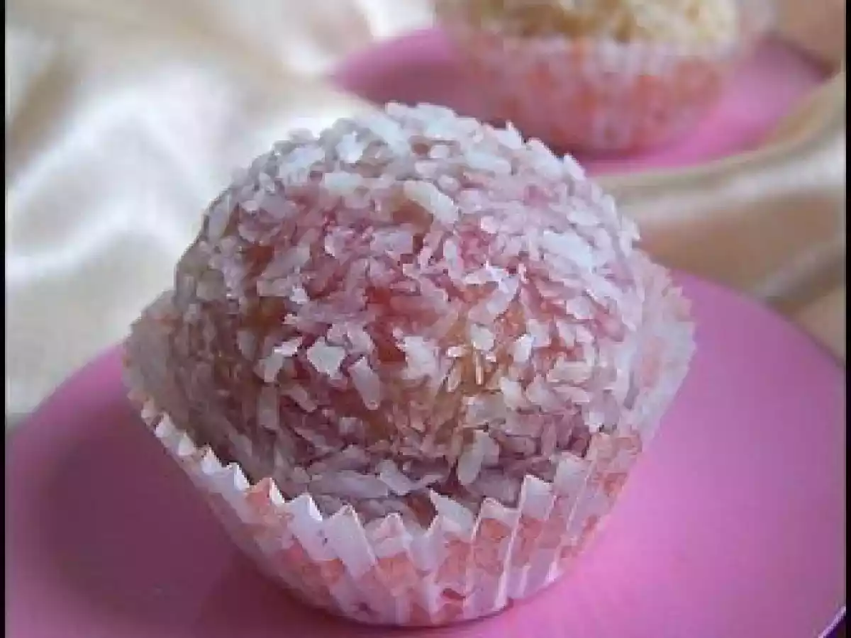 Boules fondantes à la noix de coco et confiture ( pâtisserie marocaine )