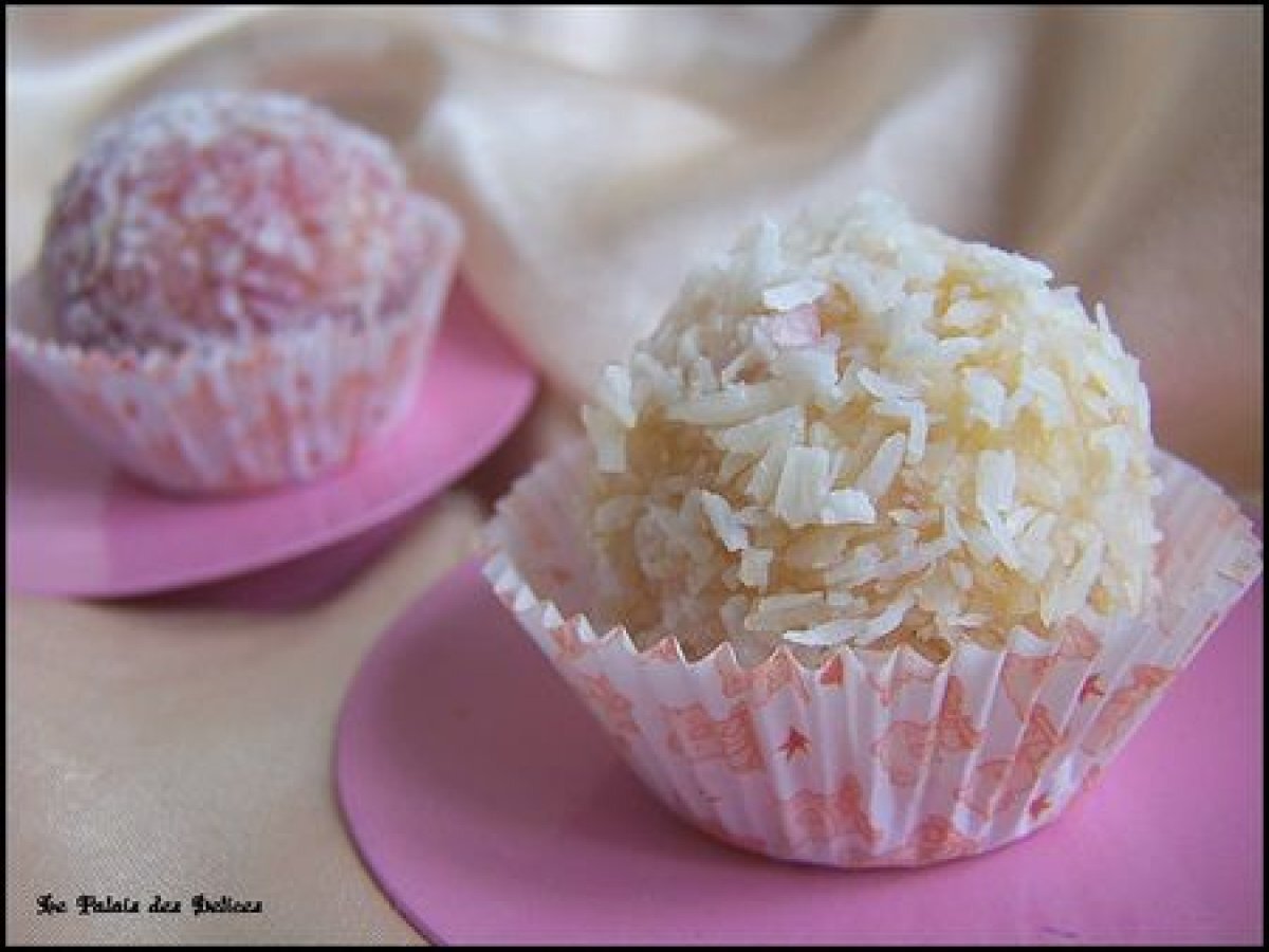 Boules Fondantes A La Noix De Coco Et Confiture Patisserie Marocaine Recette Ptitchef Boules Fondantes A La Noix De Coco Et Confiture Patisserie Marocaine Recette Ptitchef
