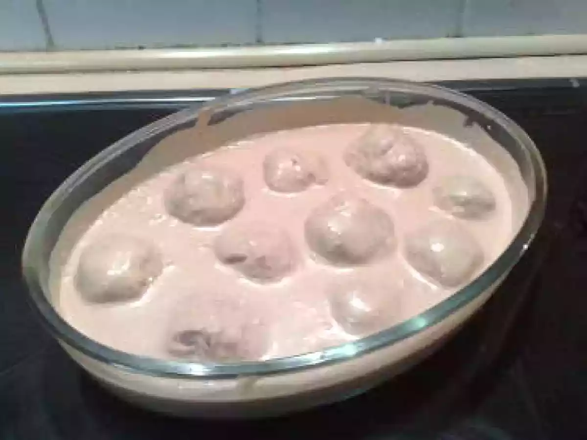 Boulette de viande sauce rose