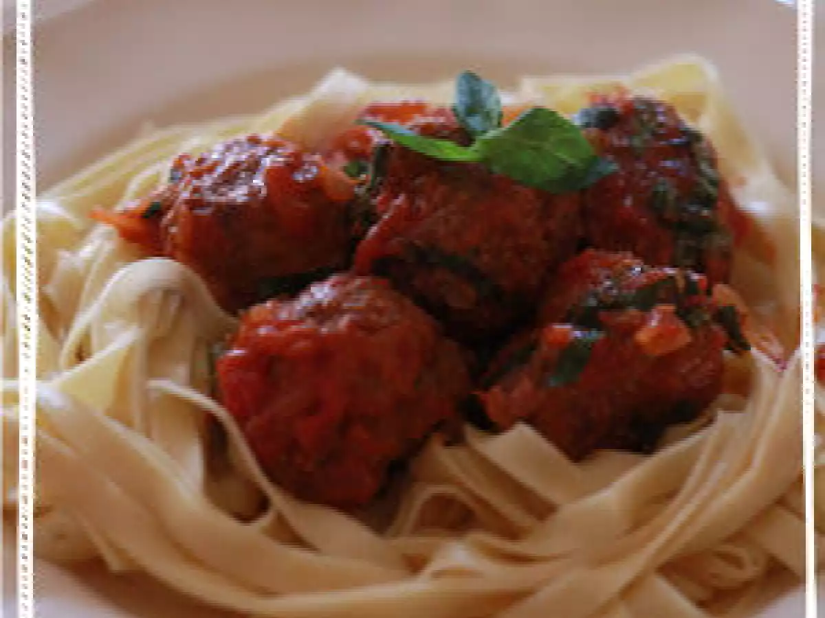 - Boulettes de boeuf à la sauce tomate et aux herbes -
