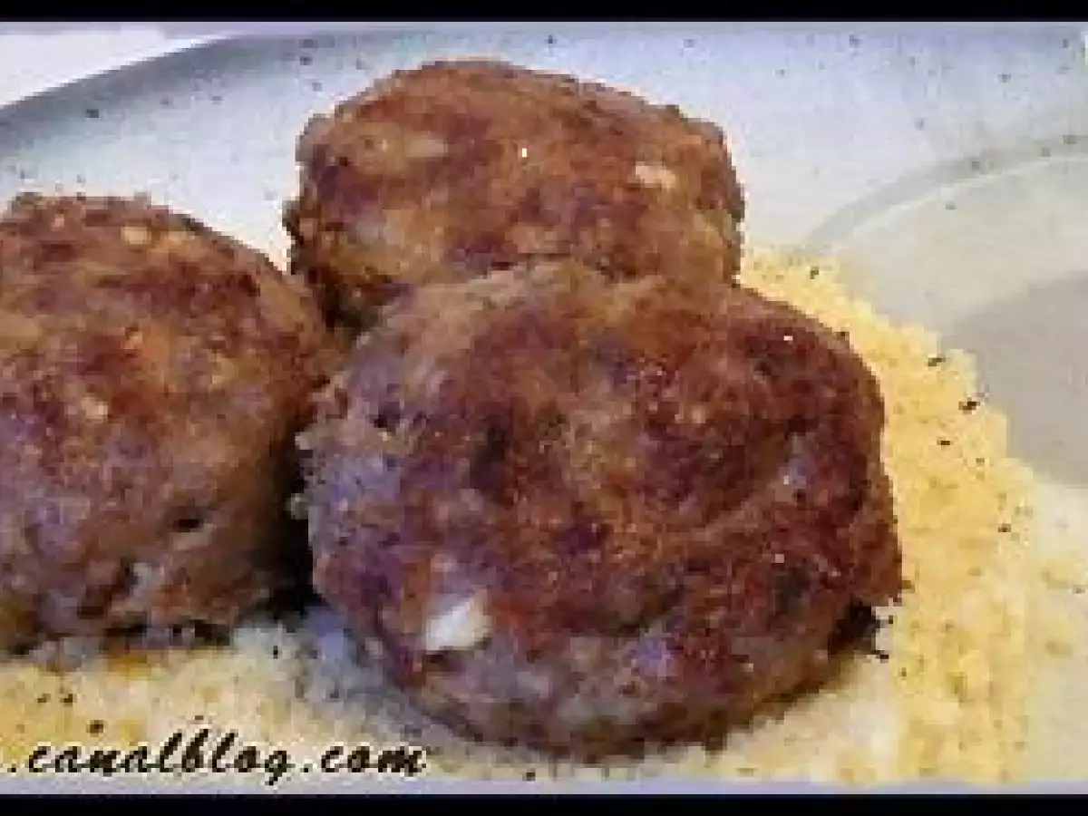 Boulettes de boeuf, sauce au yaourt citronnée et semoule à la menthe - photo 4