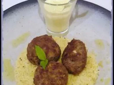 Boulettes de boeuf, sauce au yaourt citronnée et semoule à la menthe - photo 3
