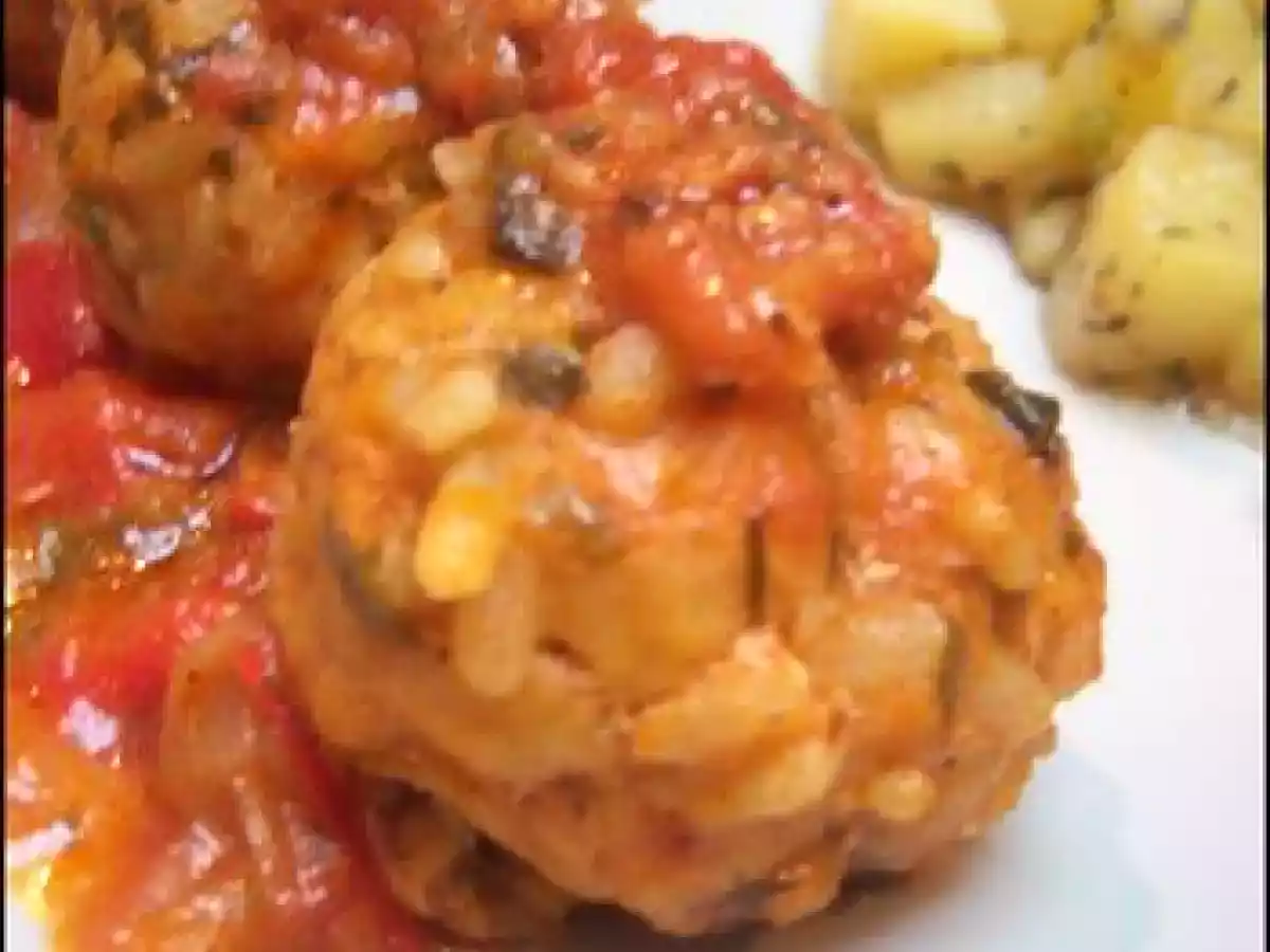 Boulettes de poisson à la sauce tomates et poivrons & ses pommes de terre au wok - photo 2