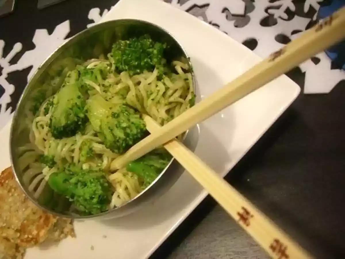 Boulettes de poisson au sésame et son tit bol de nouilles aux brocolis! - photo 2
