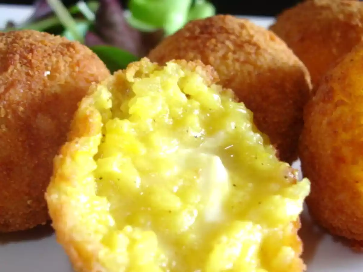 BOULETTES DE RIZ FOURREES A LA MOZZARELLA FONDANTE