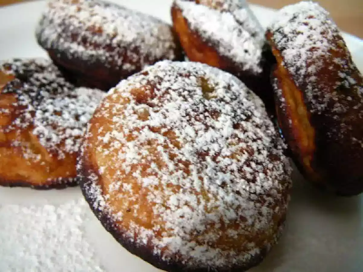 Boulettes sucrées à la banane et à la cardamome.