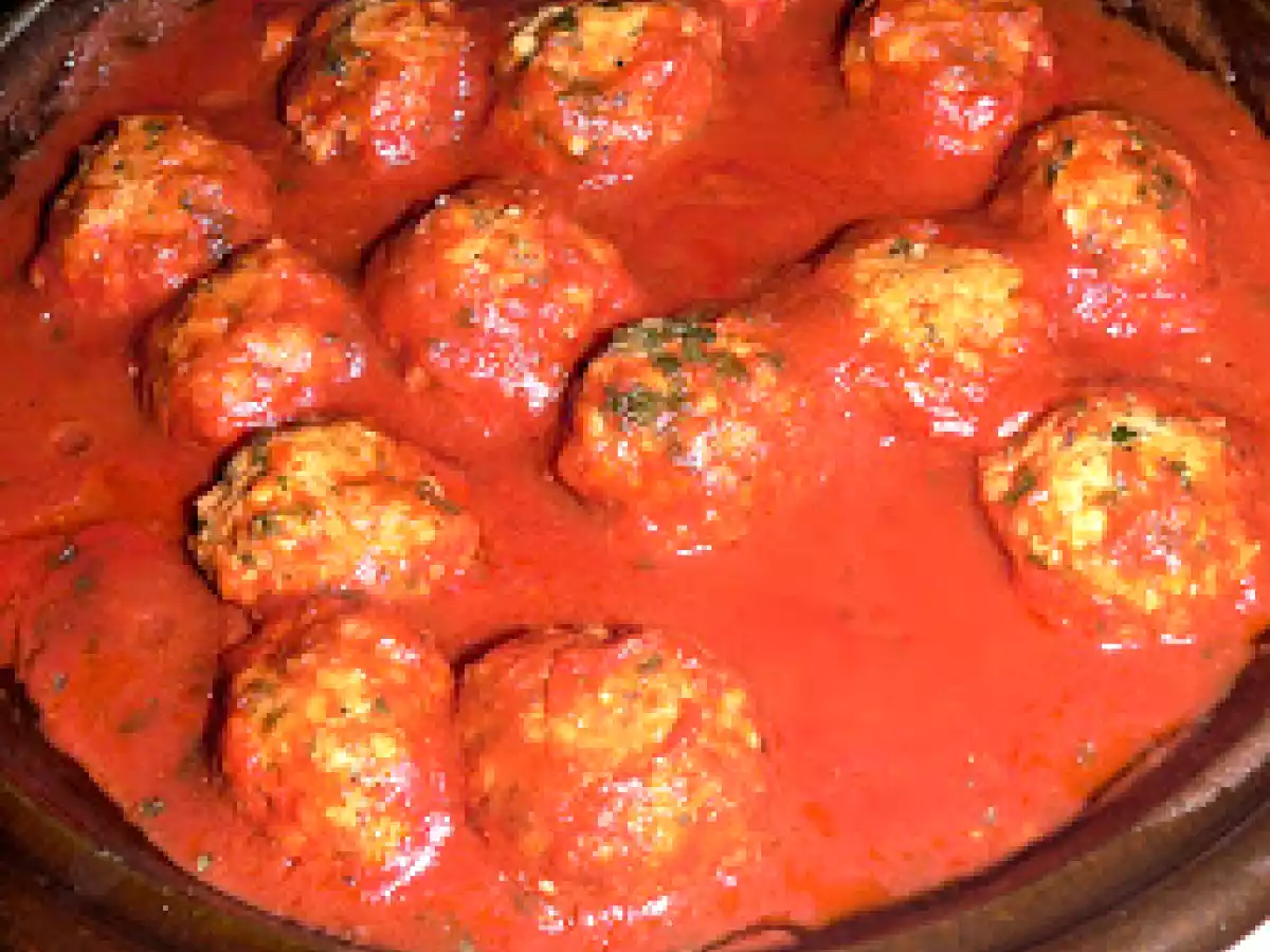 BOULETTES VÉGÉTARIENNES A LA TOMATE