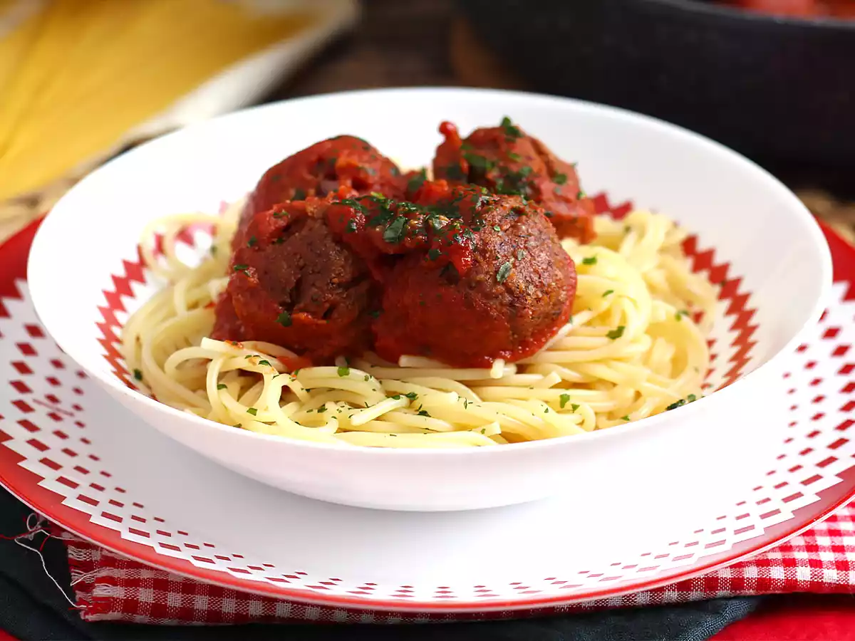 Boulettes végétariennes de seitan à la sauce tomate