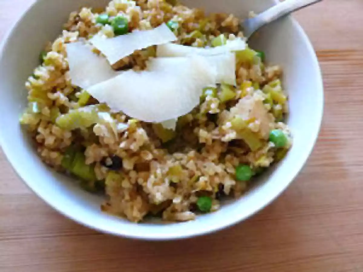 Boulghour aux poireaux, petits pois et cabillaud