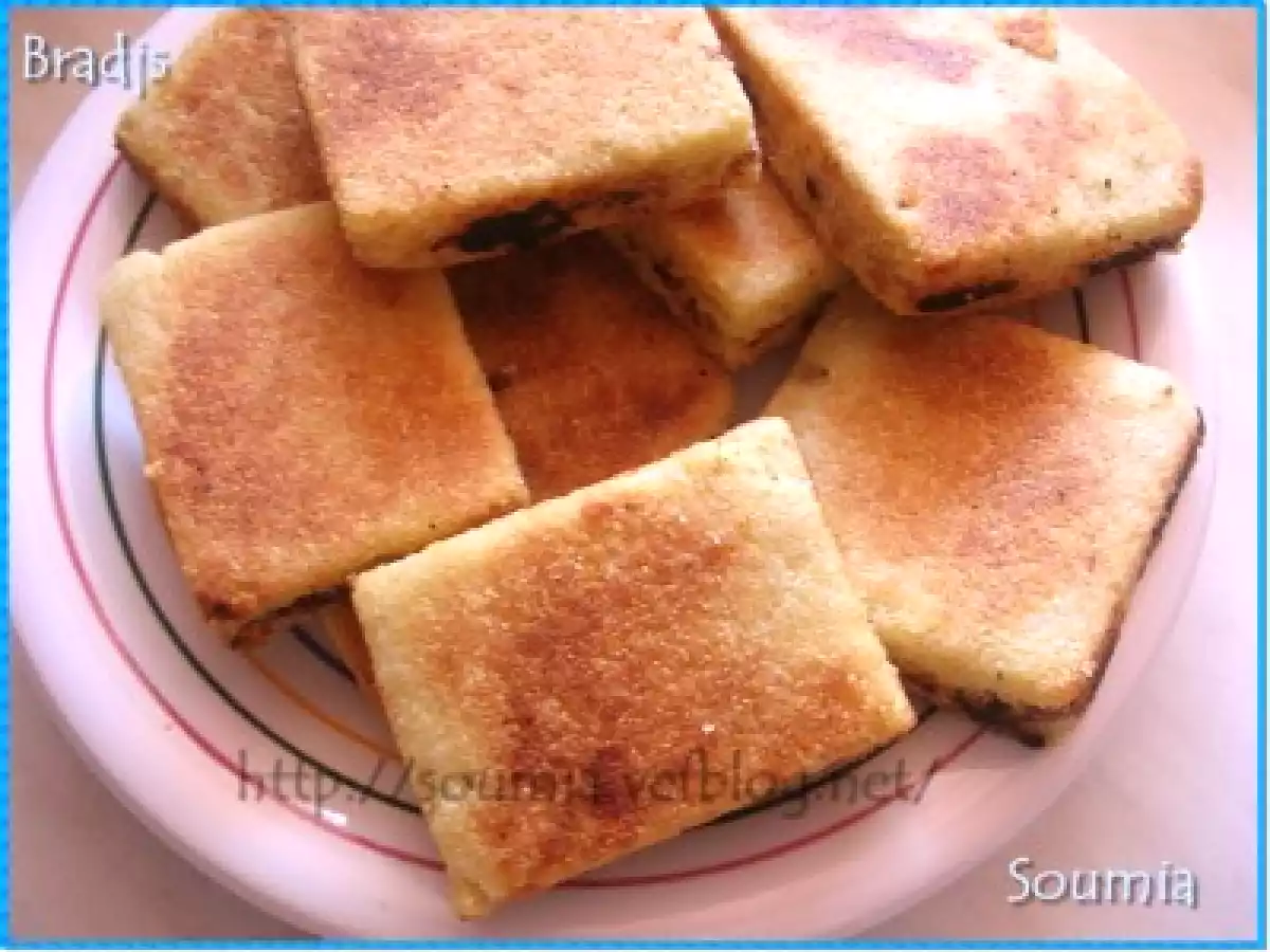 Bradjs (carrés de semoule aux dattes)