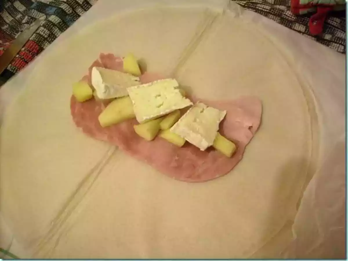 Bricks au jambon - pommes - camembert