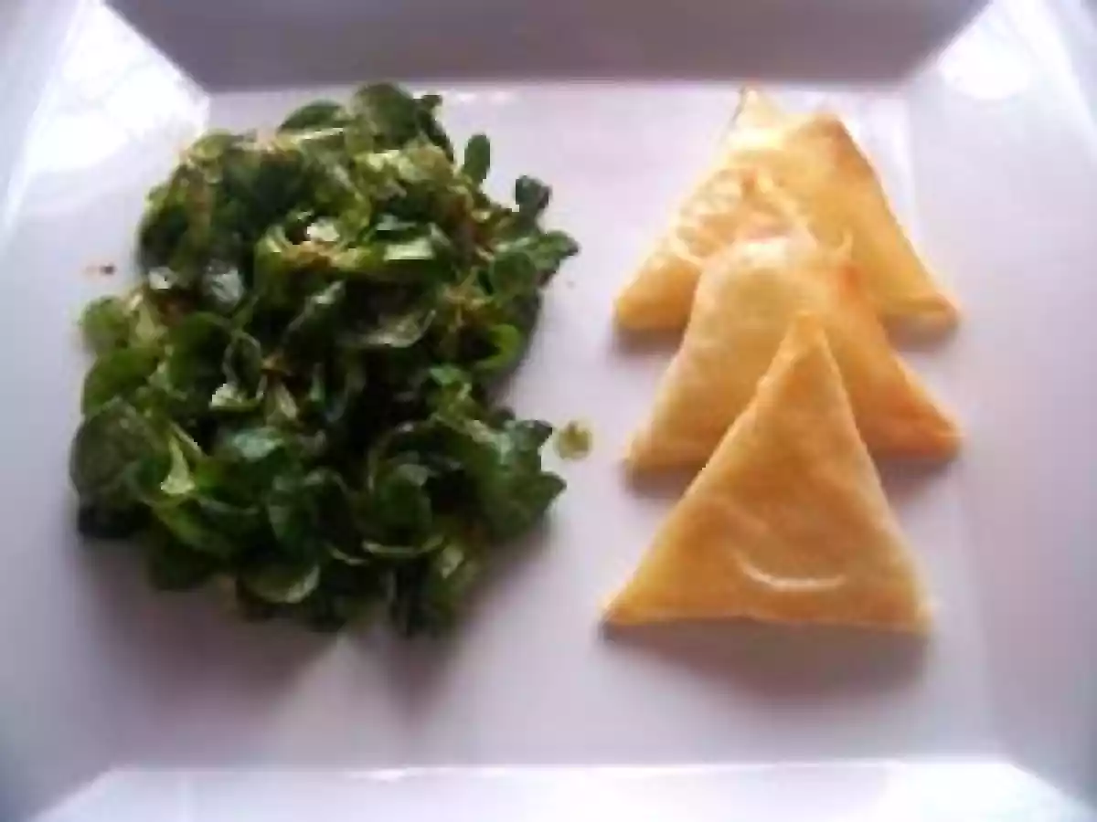 Bricks au maroilles et salade a la chicoré!!!et pliage des bricks en triangle!!!