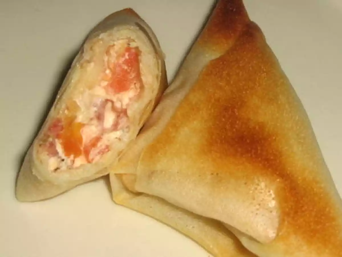 Bricks lardons, fromage frais et tomates