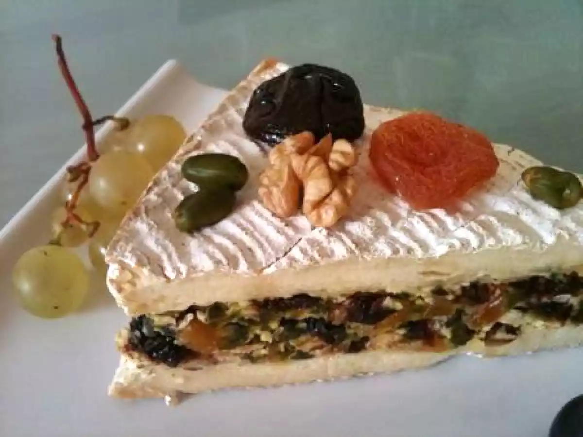Brie de Meaux farci aux fruits secs