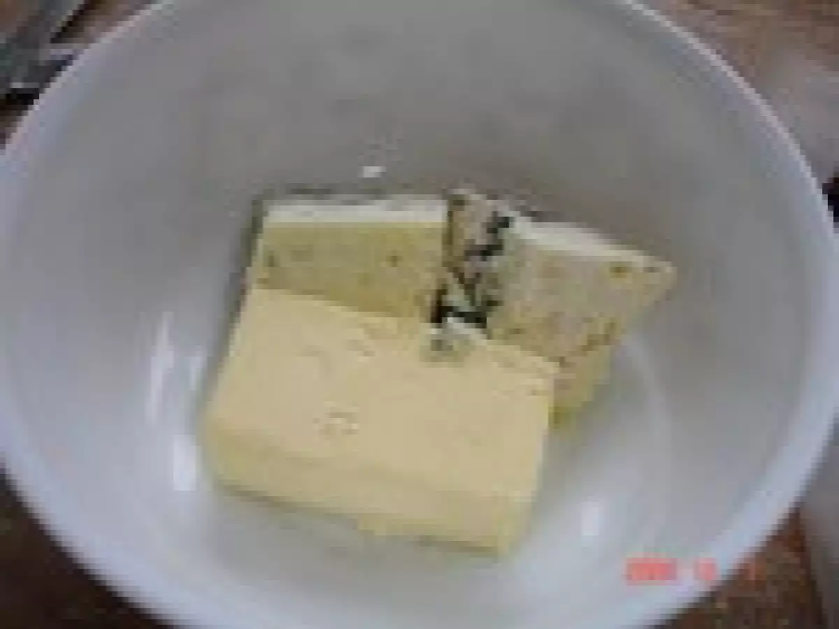 Brie farçi aux dates, raisins secs et noix - photo 2