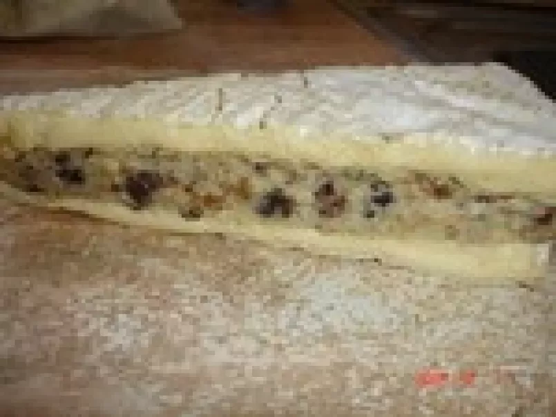 Brie farçi aux dates, raisins secs et noix, photo 4