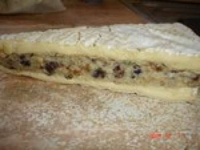Brie farçi aux dates, raisins secs et noix, photo 4