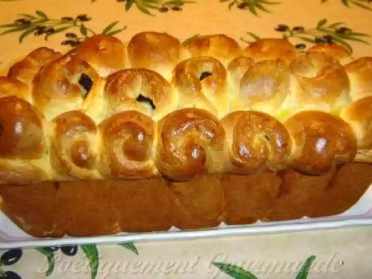 Brioche aux petits pains roulés aux raisins secs et pralinoise