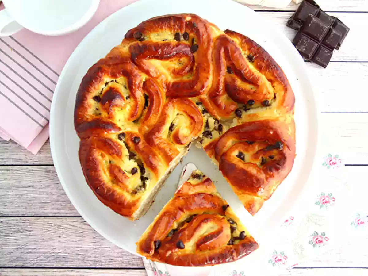 Brioche chinois, fourrée à la crème pâtissière et aux pépites de chocolat - photo 4