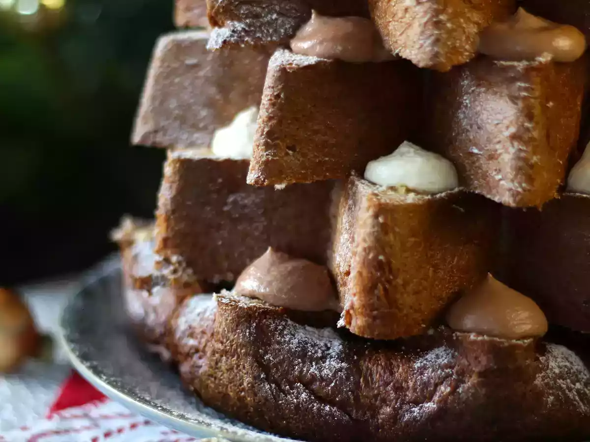 Brioche Pandoro farcie à la crème de Nutella et à la crème vanille en forme de sapin de Noël - photo 6
