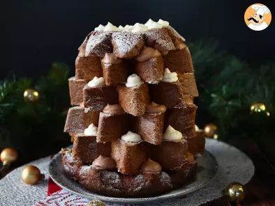 Brioche Pandoro farcie à la crème de Nutella et à la crème vanille en forme de sapin de Noël