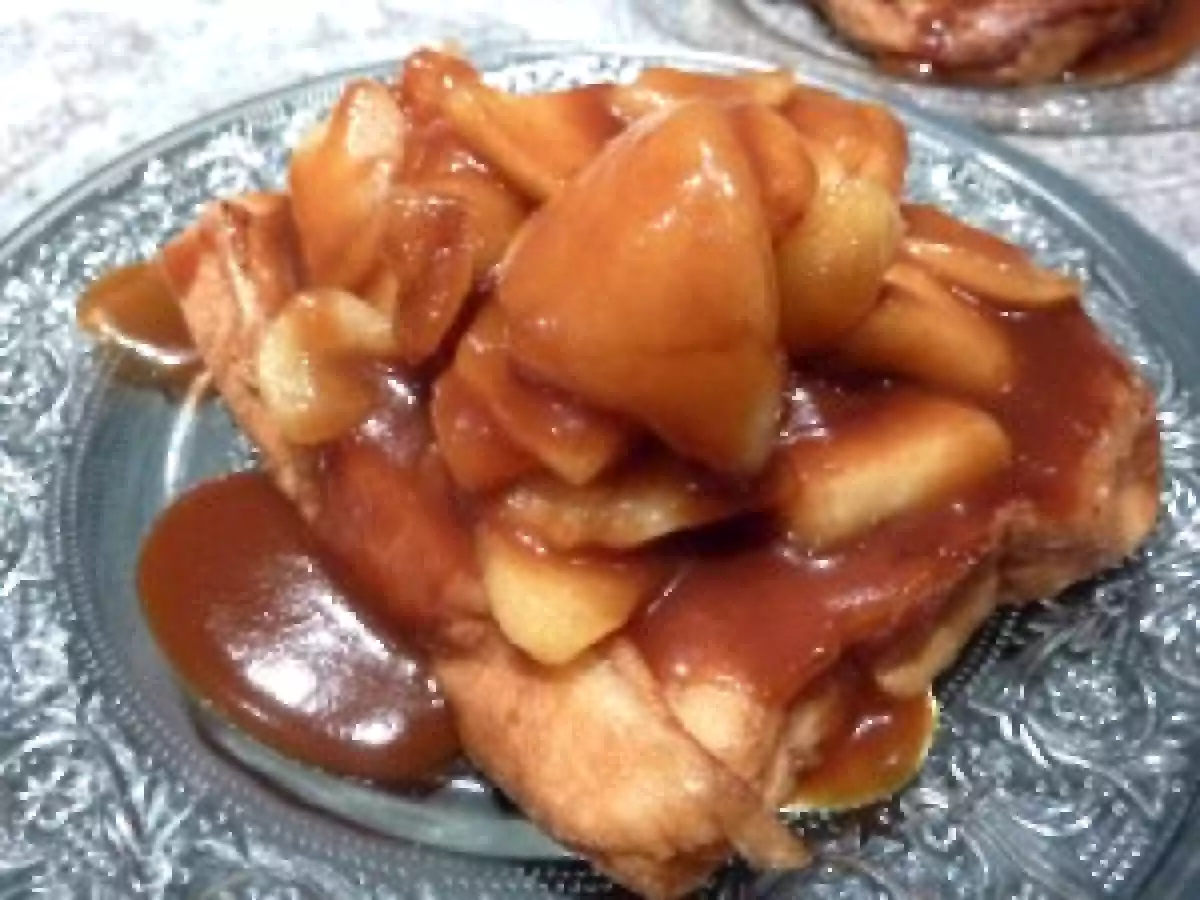 Brioche perdue aux pommes et caramel au beurre salé