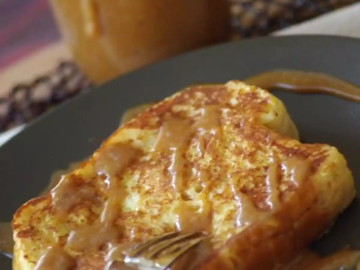Brioche perdue...sauce caramel tiède au beurre salé et aux épices douces