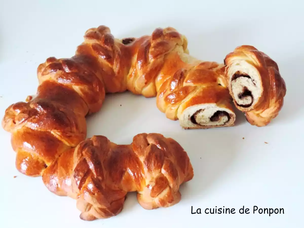 Brioche roulée en petites tresses au chocolat