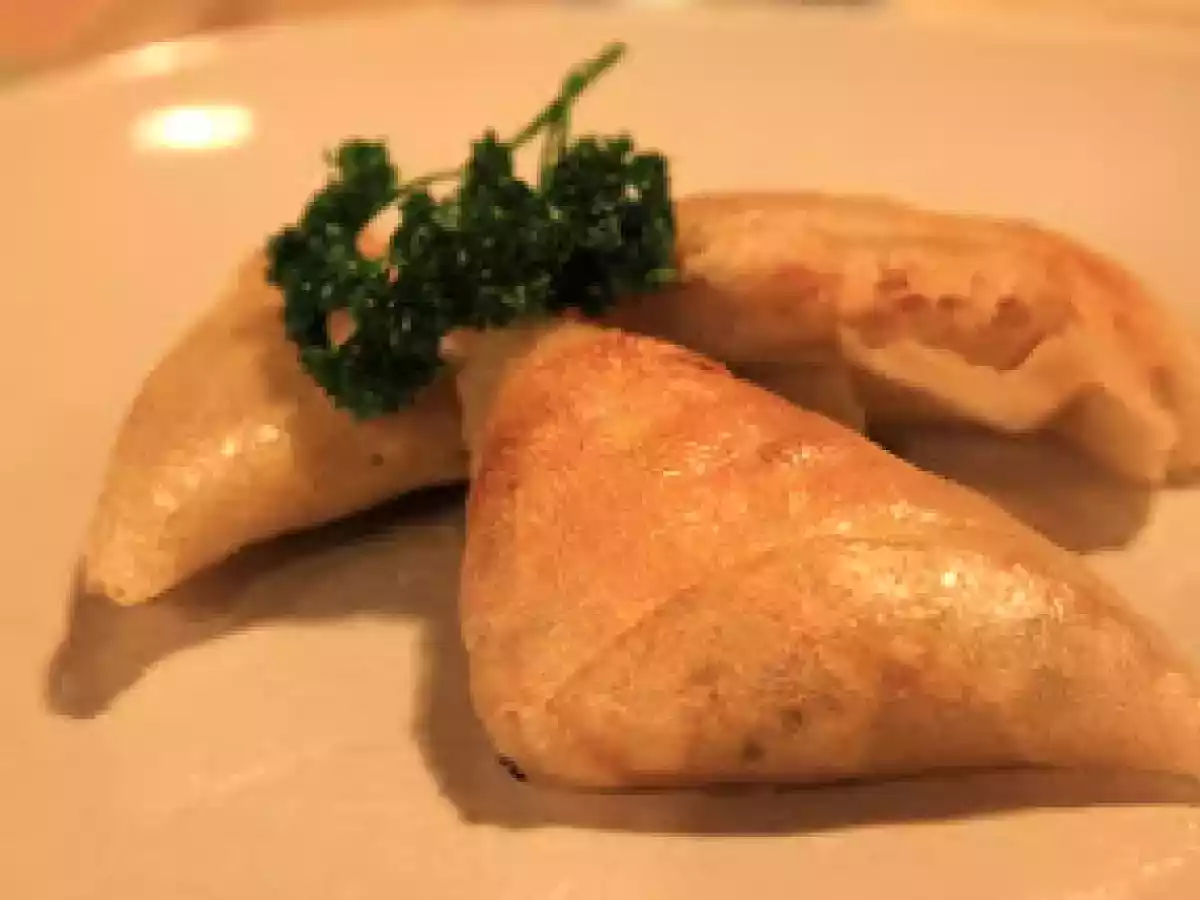 Briouates façon pastilla poulet-amandes