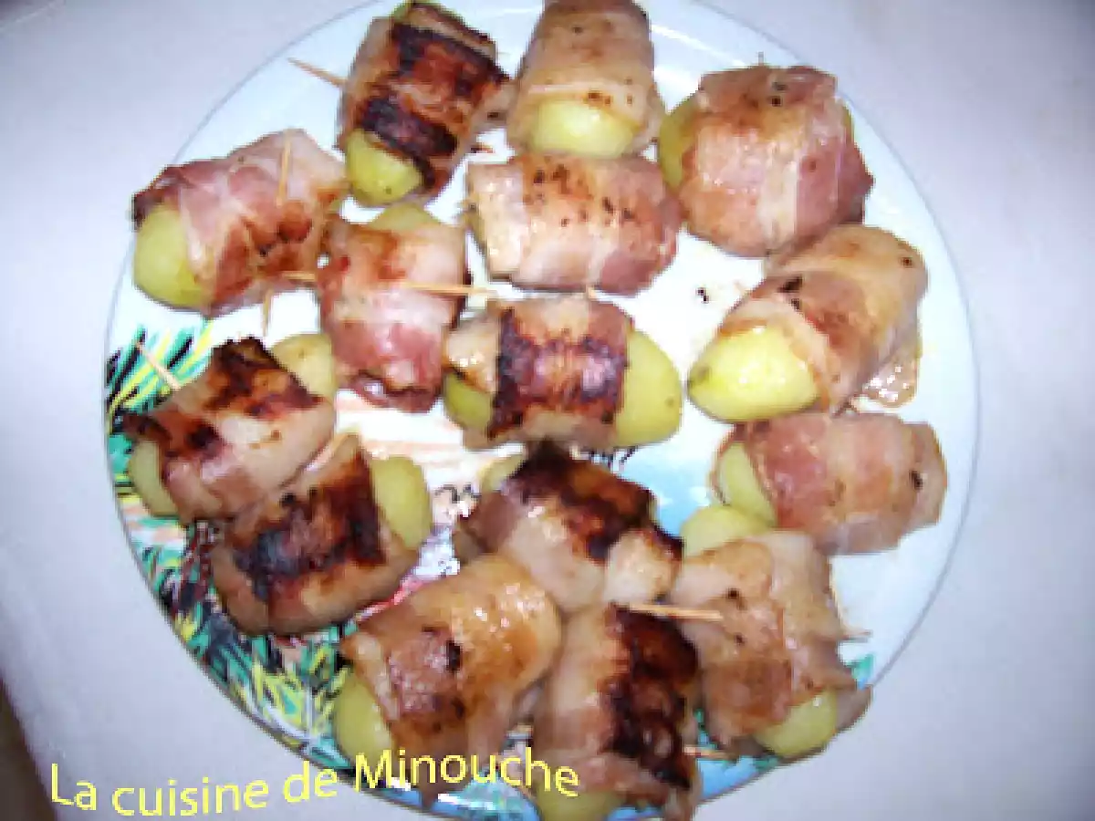 Brochette de pommes de terre au lard