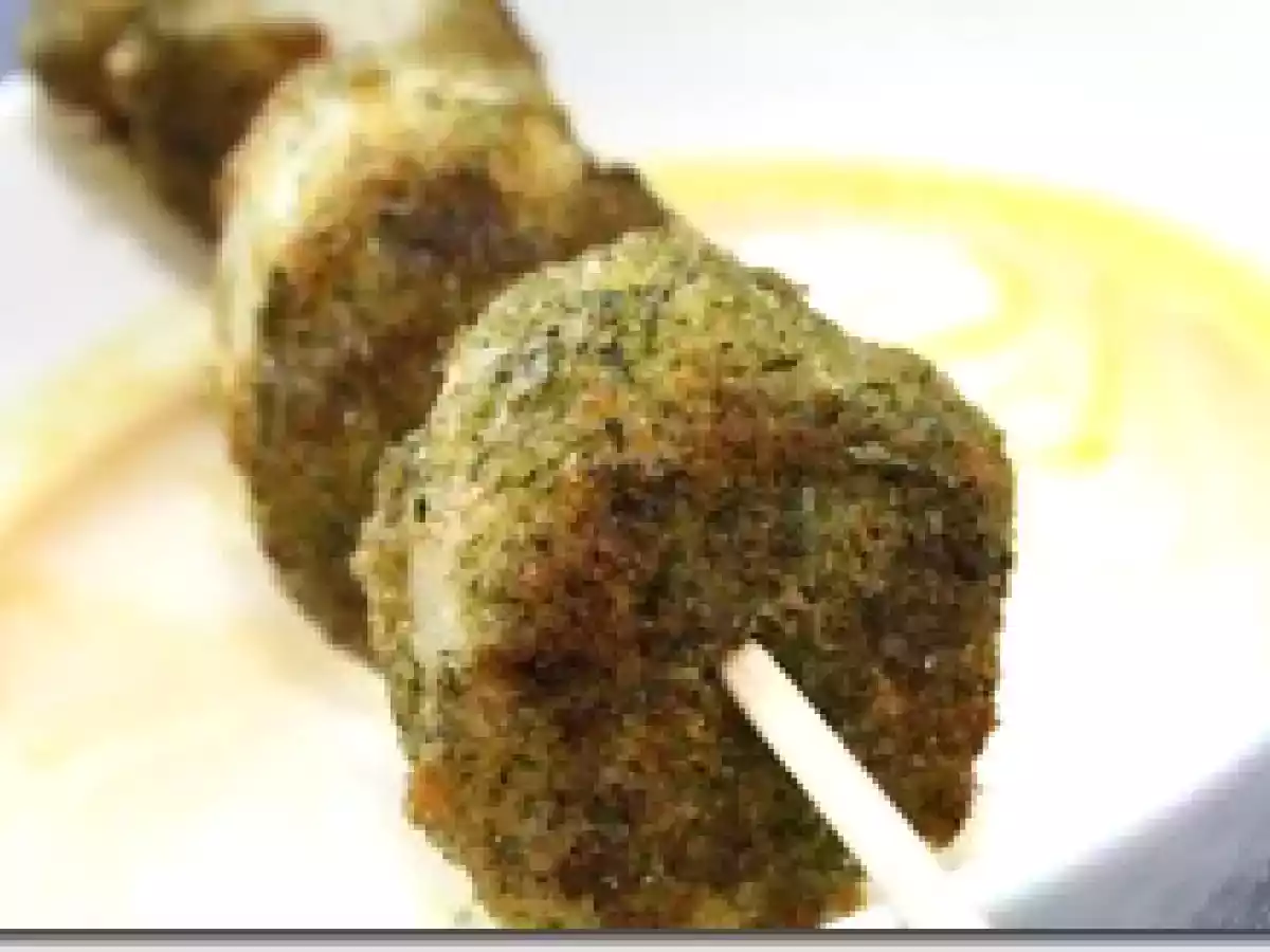 Brochette de Saint-Jacques en Croûte de Persil et Velouté de Potimarron au Curry