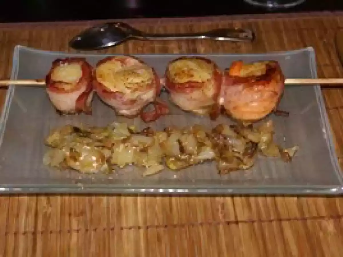 BROCHETTE DE ST JACQUES BARDES DE LARD ET FONDUE D'ENDIVES