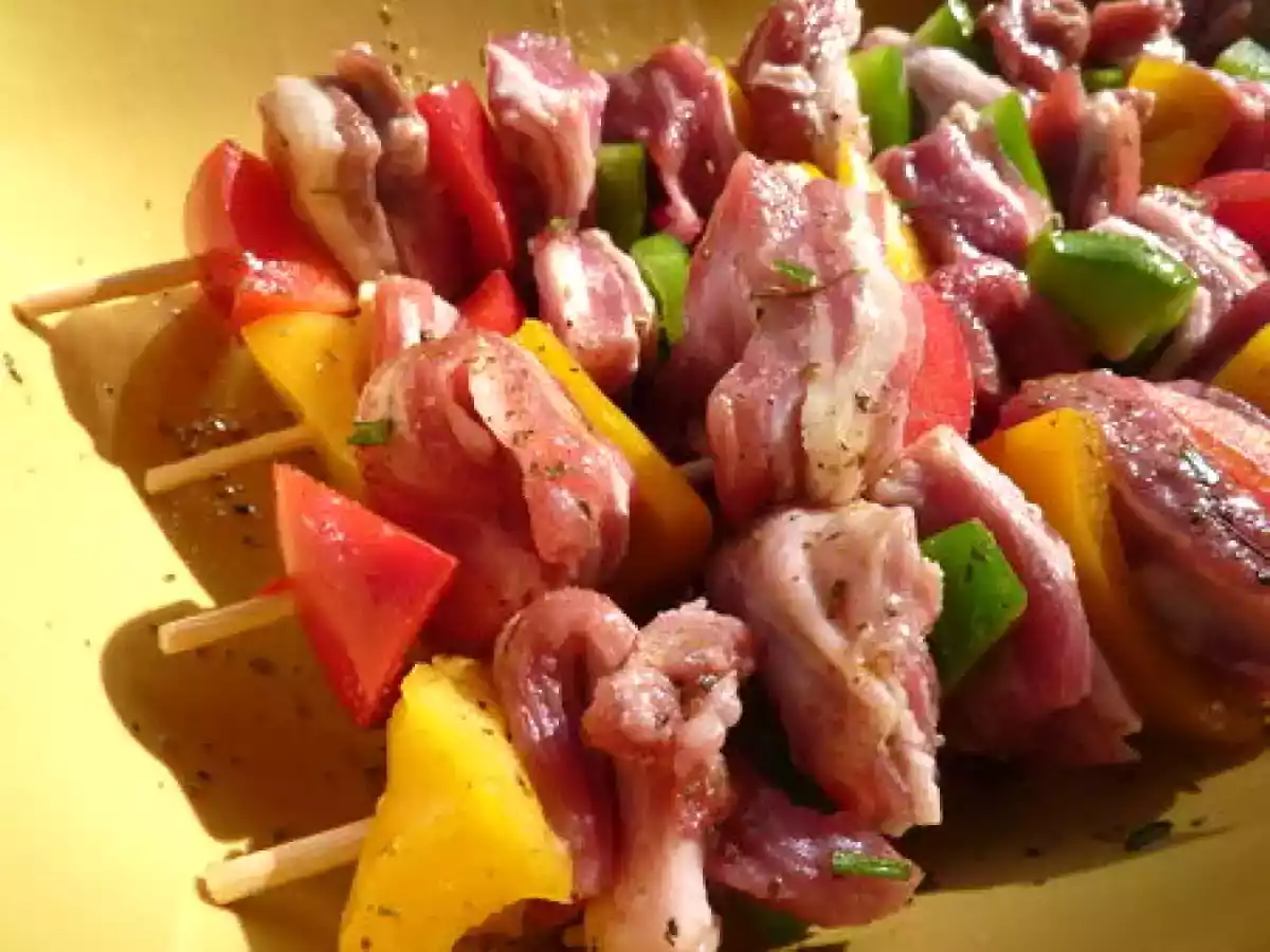 Brochettes d'agneau marinées aux poivrons