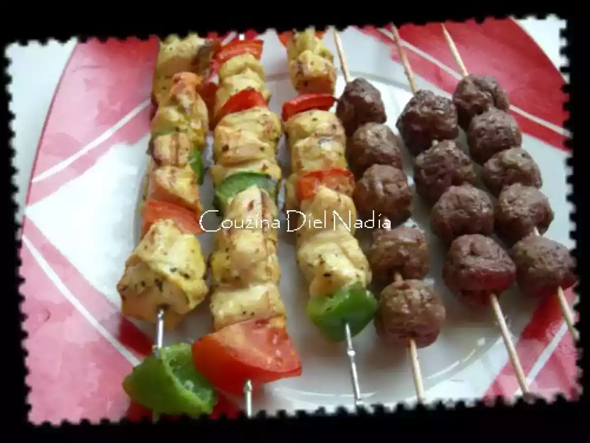 Brochettes d'escalopes de poulet et de viande hachee sur un air des Fine Young Cannibals