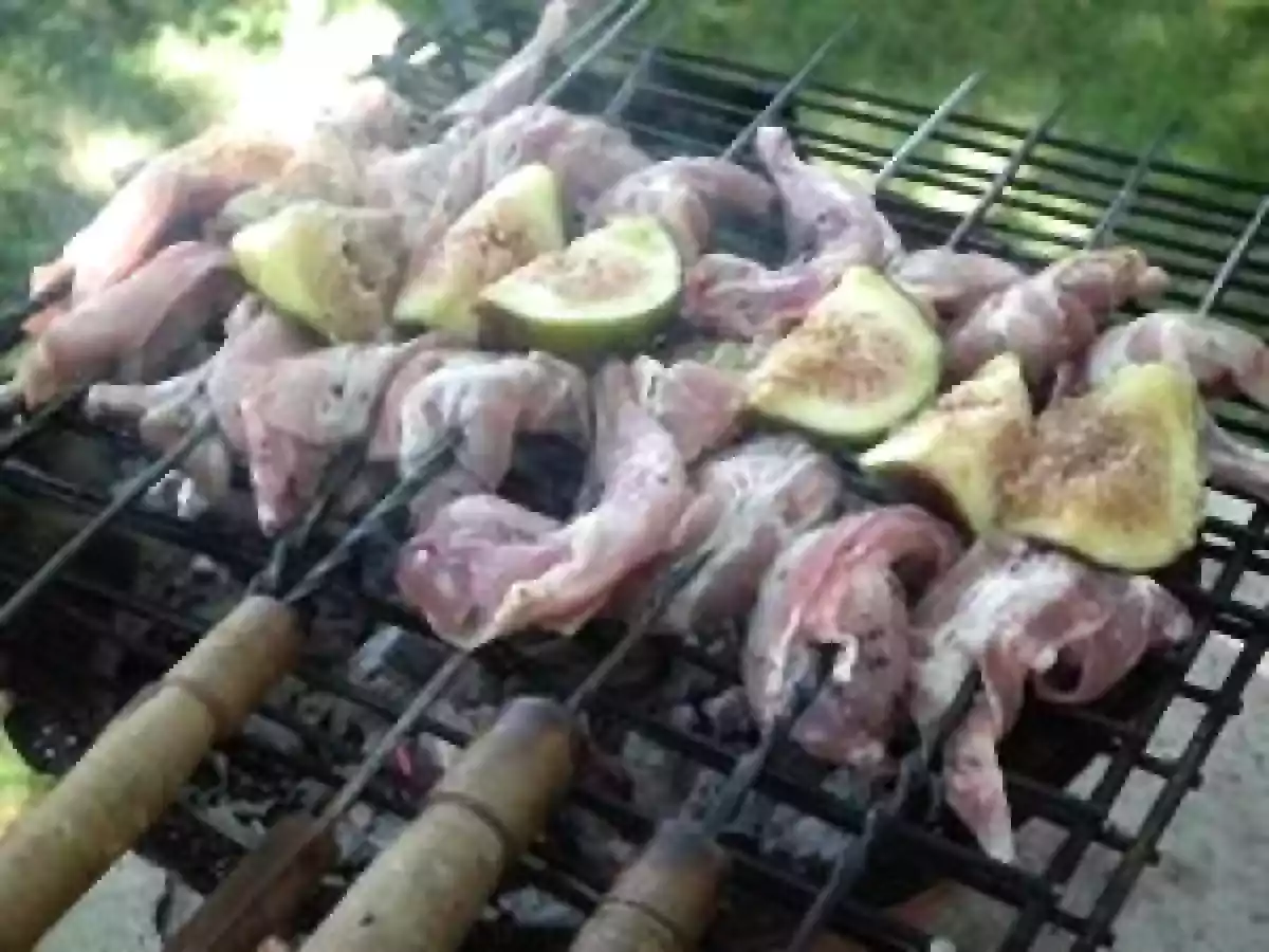 Brochettes de cuisses de cailles et figues violettes