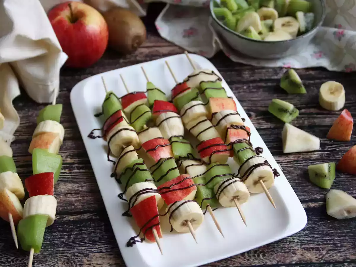 Brochettes de fruits au chocolat pour une fin de repas extra fraîche!