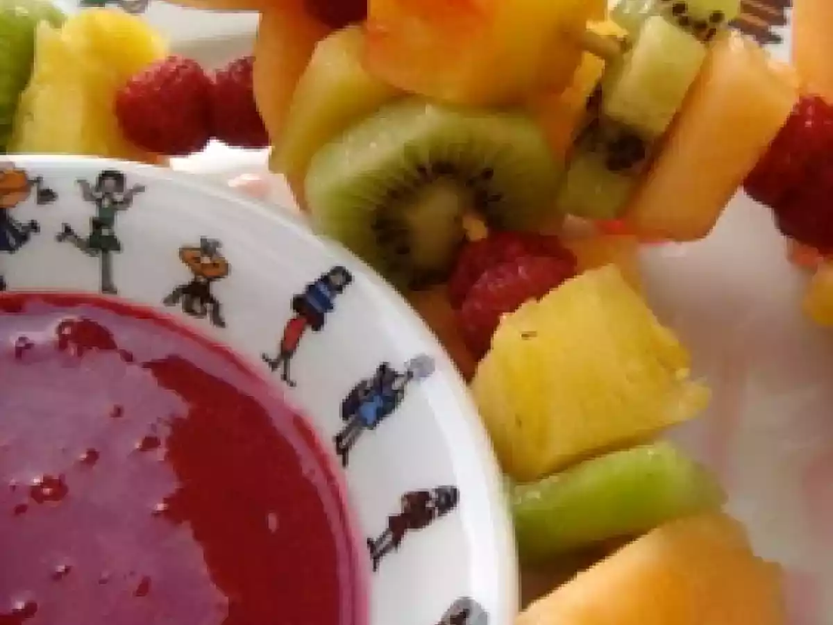 Brochettes de fruits? saucées dans un coulis? - photo 2