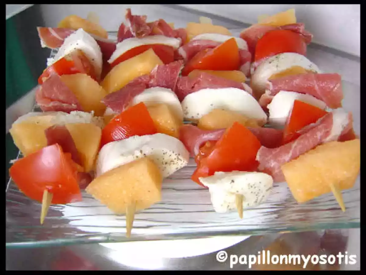 BROCHETTES DE L'ETE : MELON, TOMATE, JAMBON SEC, MOZZARELLA - photo 2