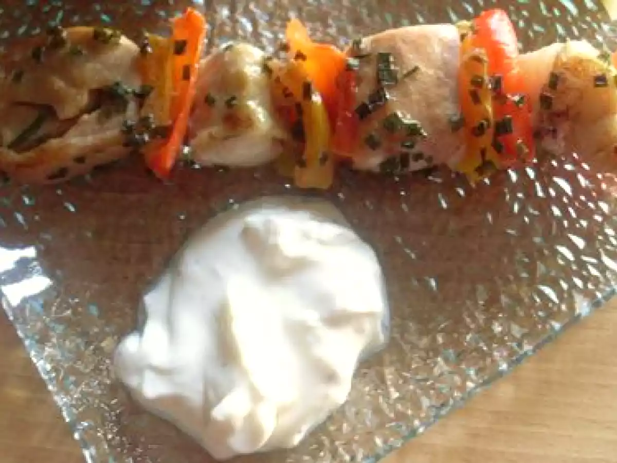 Brochettes de poisson et sa sauce au citron