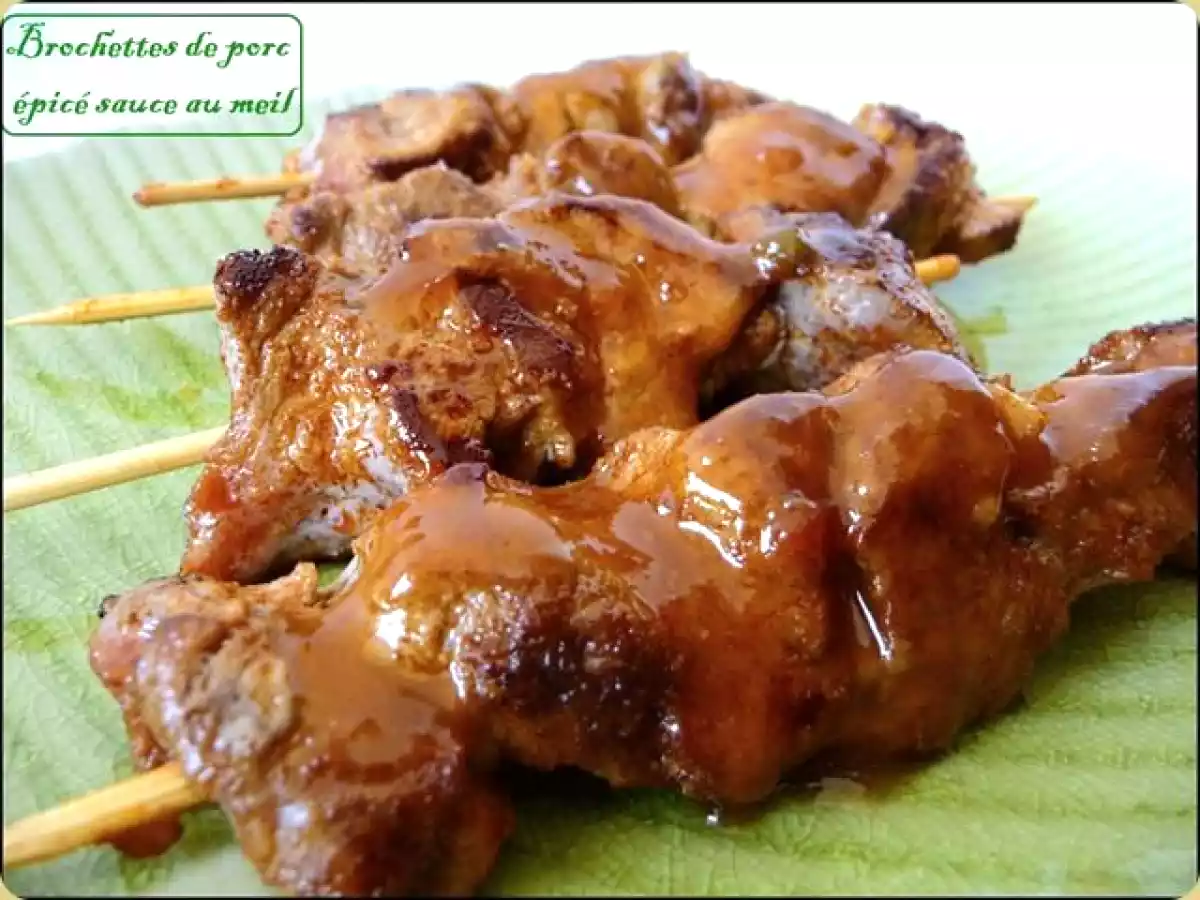 Brochettes de porc, sauce au miel