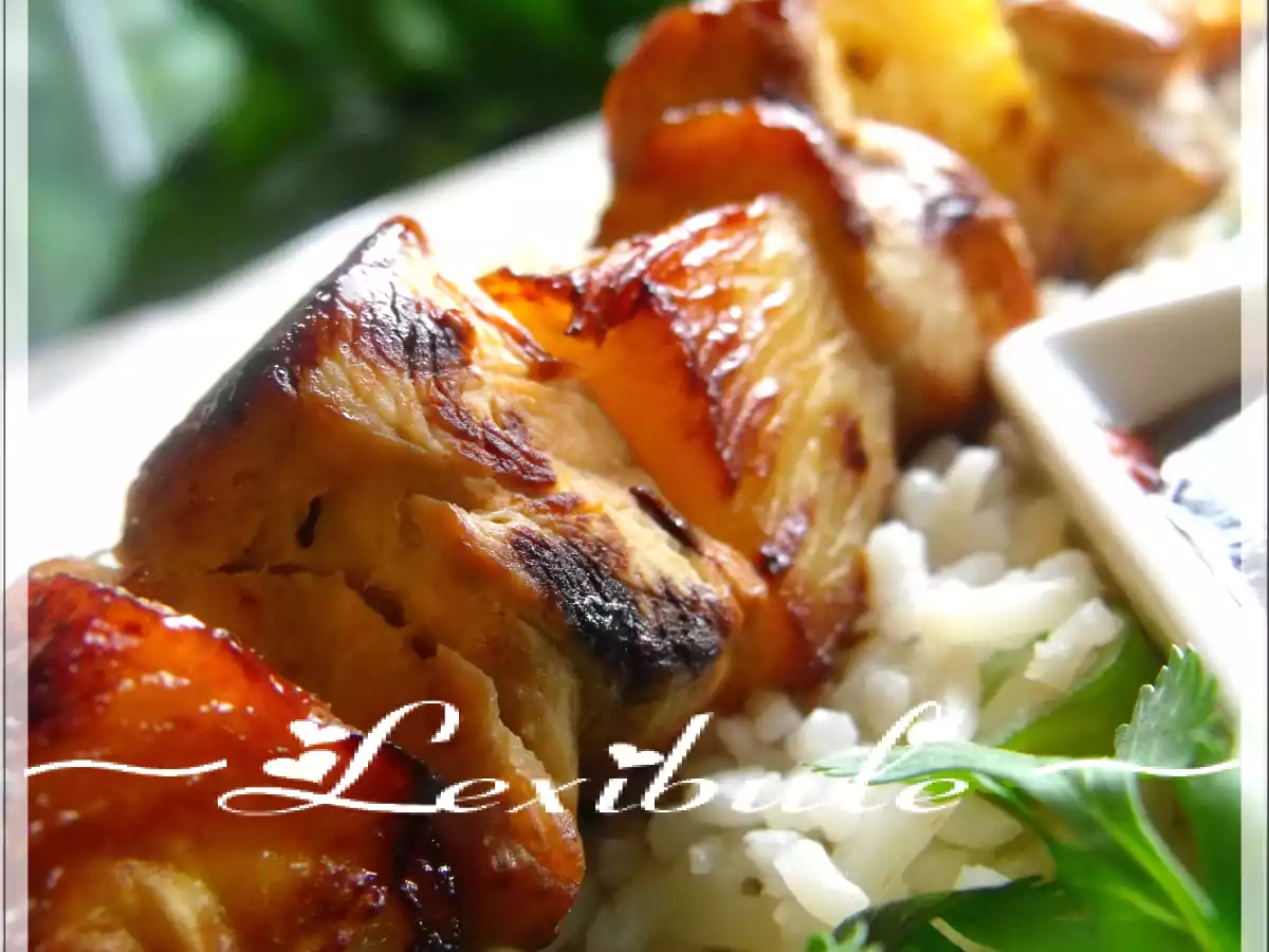 Brochettes de poulet hawaïennes avec riz à la noix de coco