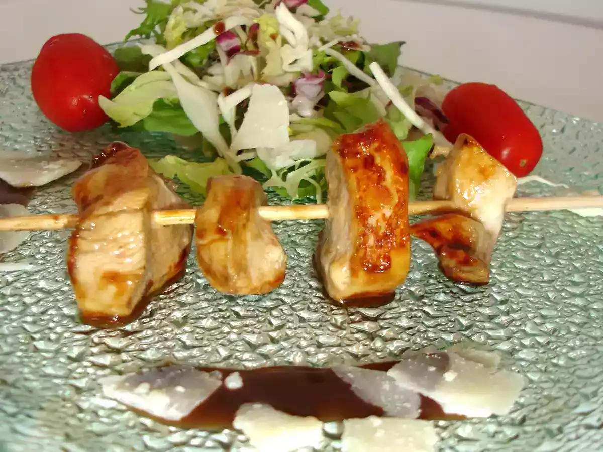 Brochettes de poulet mariné au miel et vinaigre balsamique