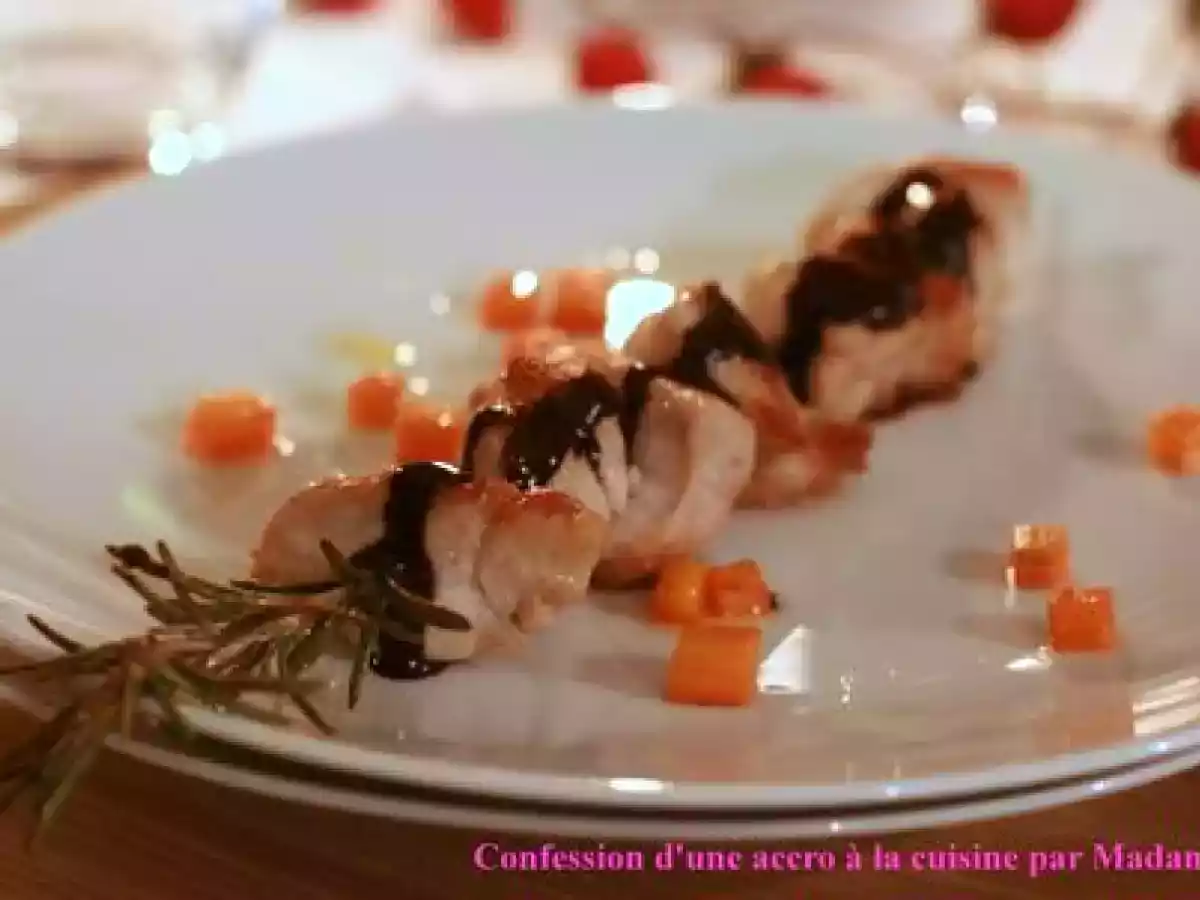 Brochettes de ris de veau, sauce au jus de romarin et chocolat
