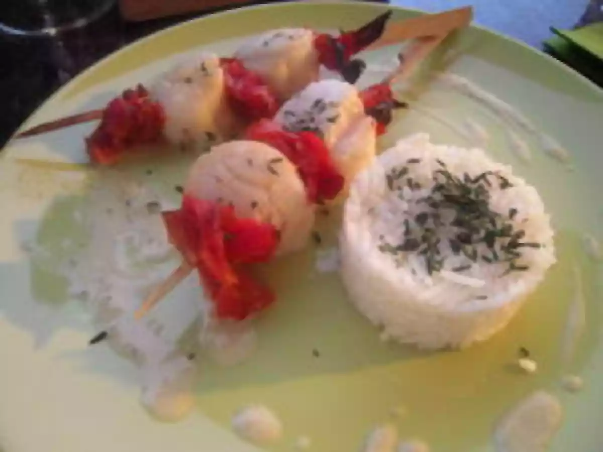 BROCHETTES DE ST JACQUES TOMATES CONFITES