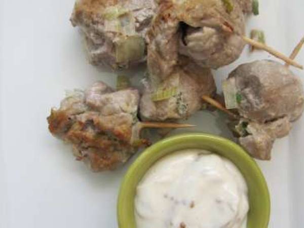 BROCHETTES DE VEAU MARINE SAUCE TAHINI