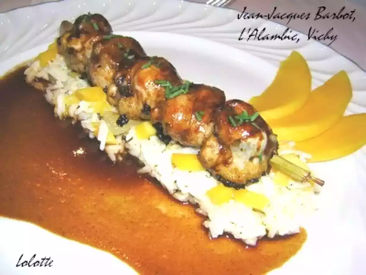 Brochettes de volaille à la citronnelle, risotto mangue citron, sauce aigre douce
