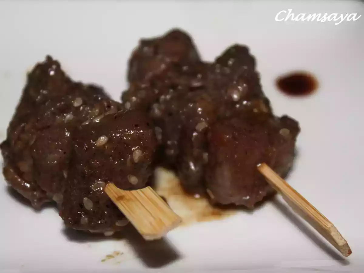 Brochettes marinées au miel, sauce soja et graines de sésame - photo 2