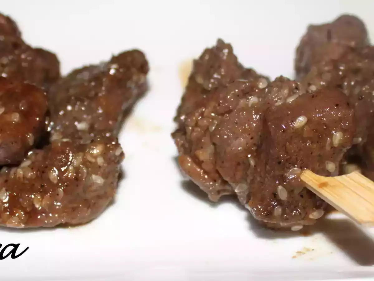 Brochettes marinées au miel, sauce soja et graines de sésame - photo 3