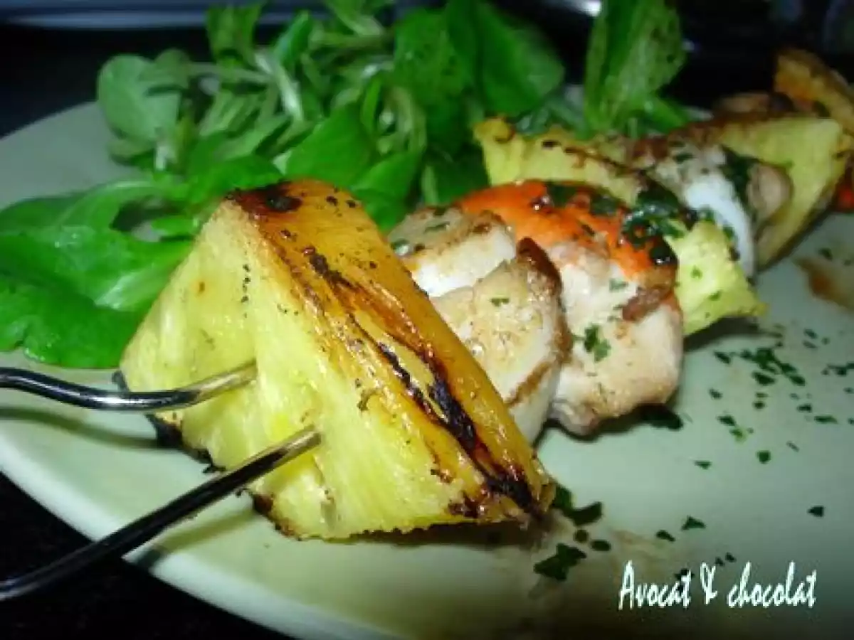 **Brochettes Salées-Sucrées ; Noix de saint Jacques, Ananas frais & abricot secs**
