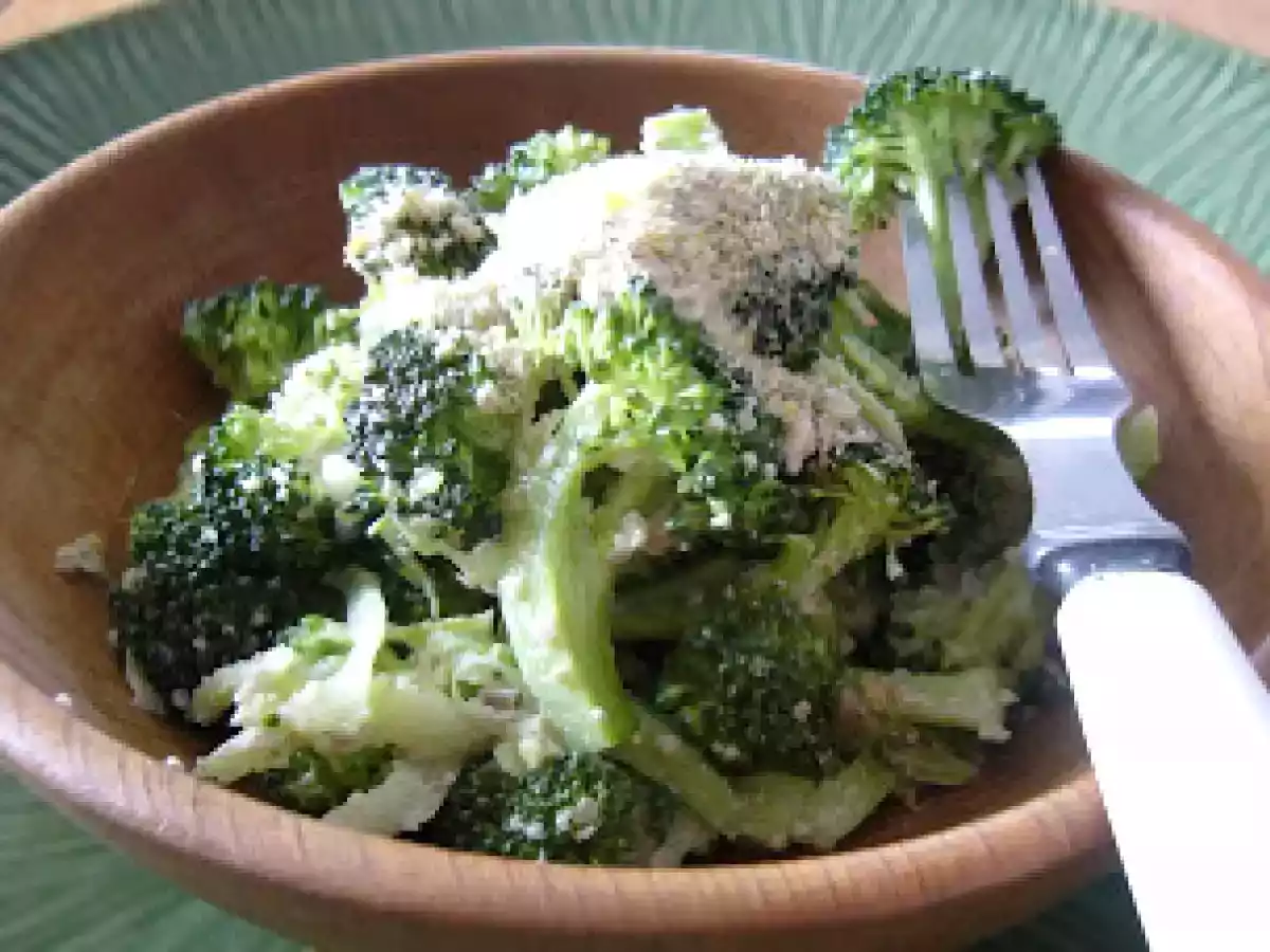 Brocoli croquant, assaisonnement saveur parmesan